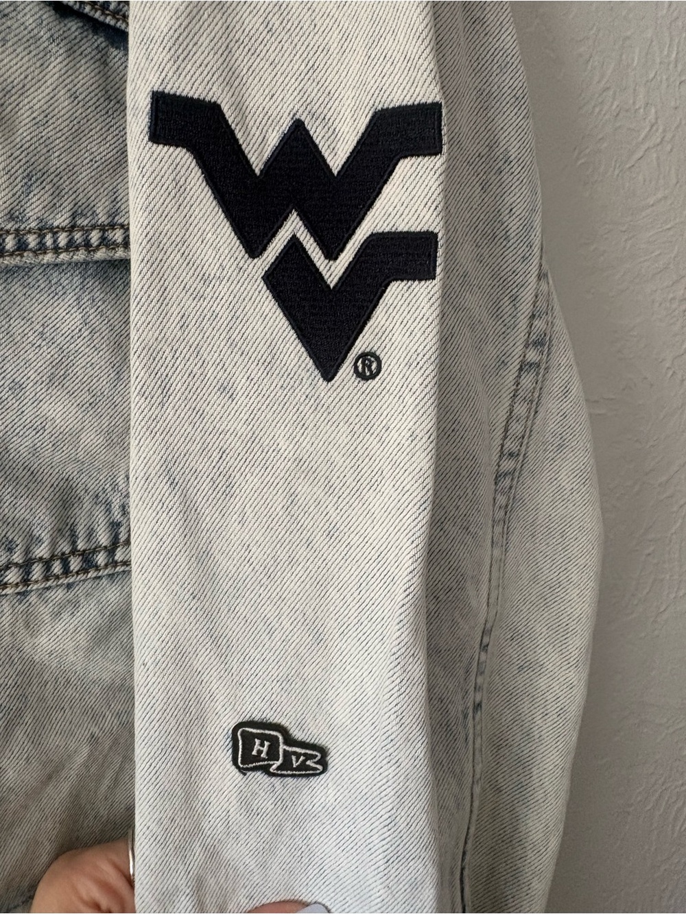 Hype & Vice West Virginia WVU Cropped Denim Jean Jacket XL NWT Damaged New Game - Picture 5 of 8